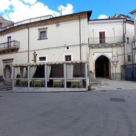 Alloggi Piazza Umberto Primo Pacentro Exterior photo