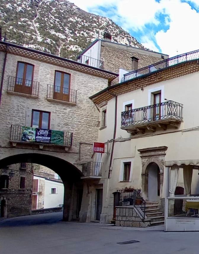 Alloggi Piazza Umberto Primo Pacentro Exterior photo